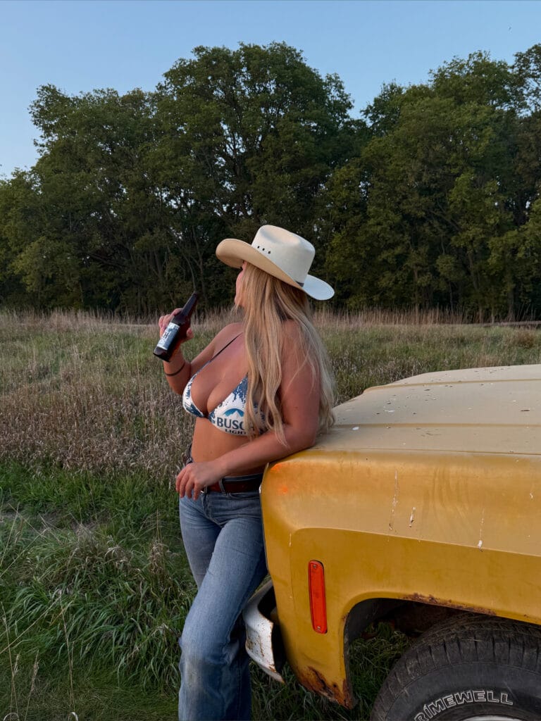 Photo of Aspen Hunter, creator on OnlyFans with exclusive content