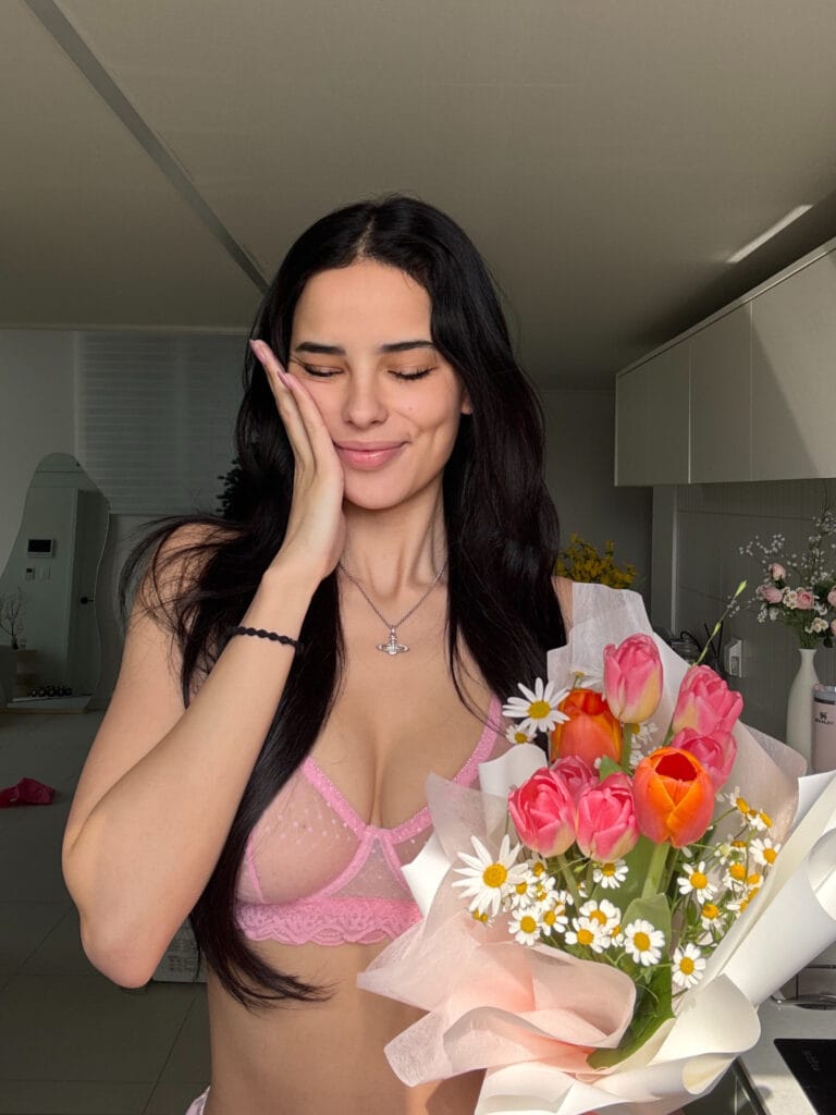 Photo of Audrey Martin, creator on OnlyFans with exclusive content