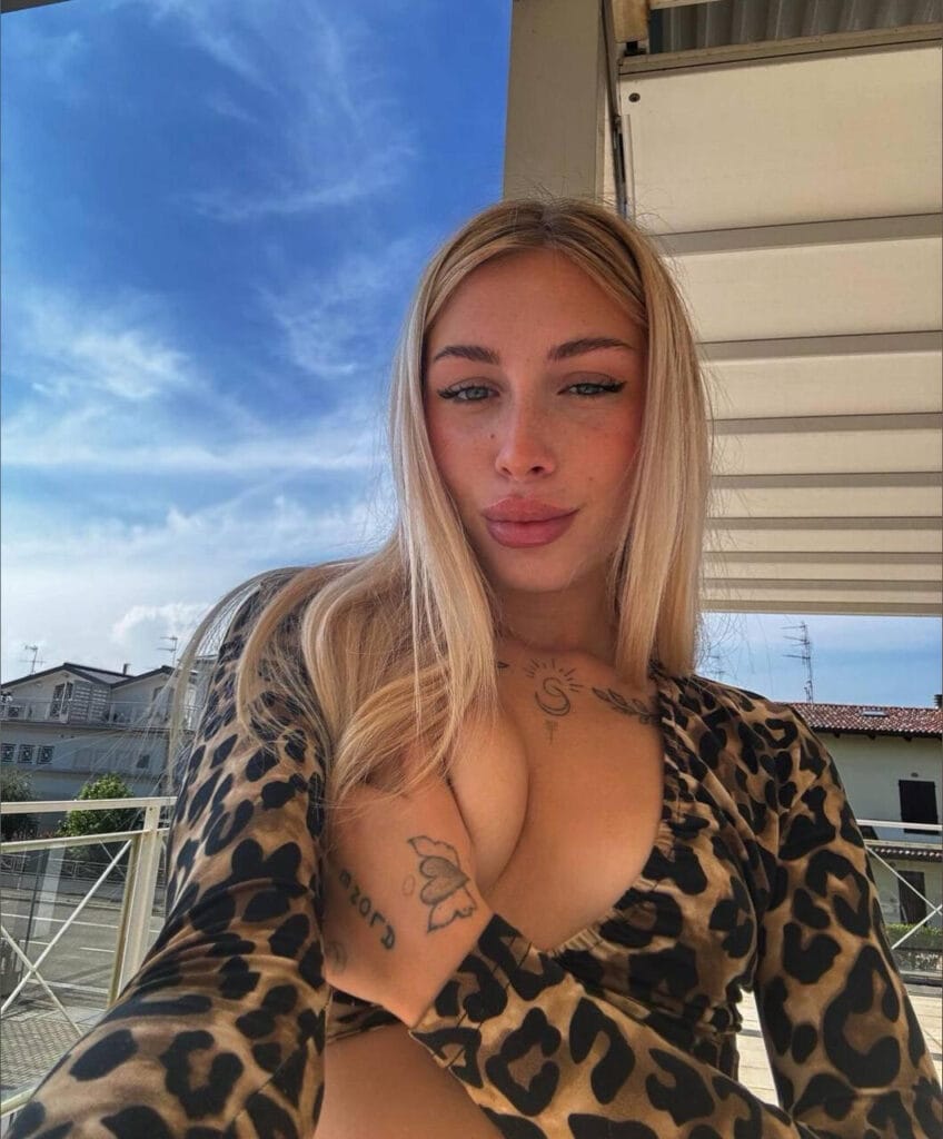 Photo of Sorina, creator on OnlyFans with exclusive content