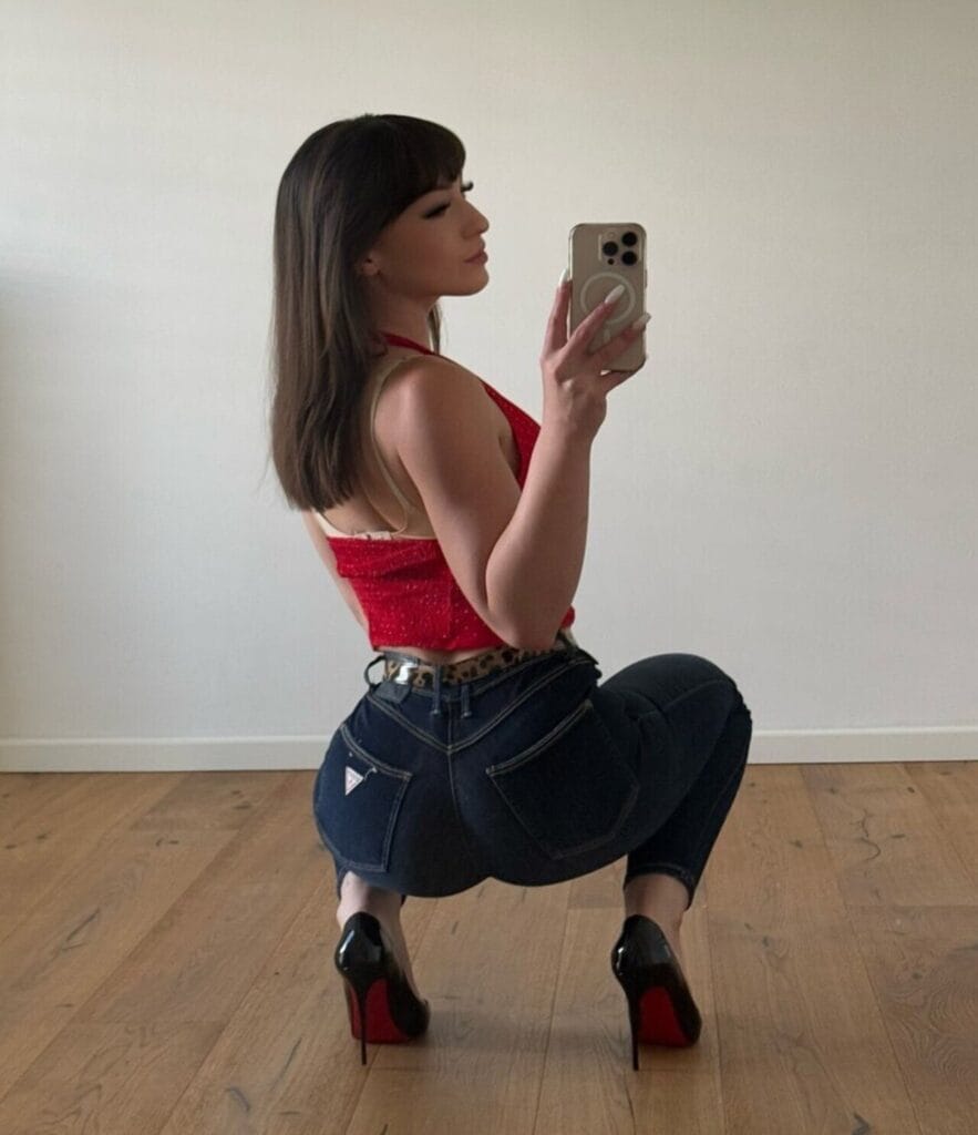 Photo of Samantha, creator on OnlyFans with exclusive content