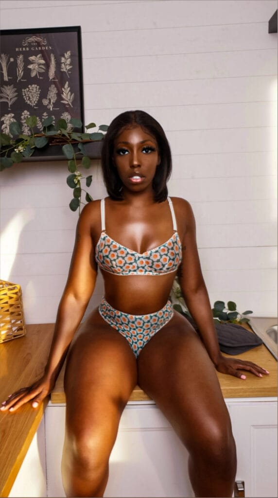 Photo of Mira Scarlett , creator on OnlyFans with exclusive content