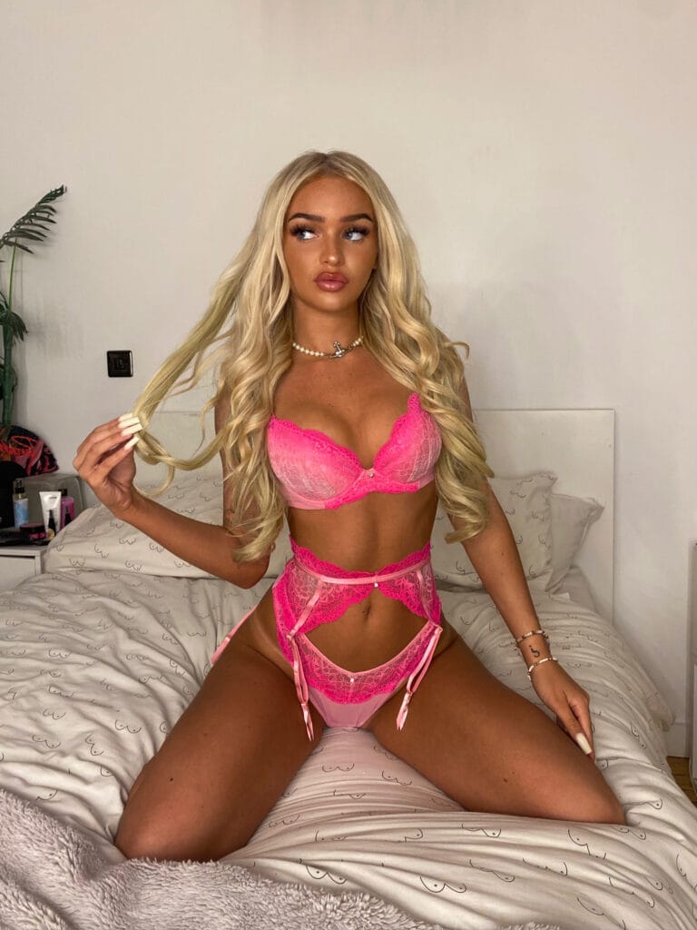 Photo of Dolly Rok Star, creator on OnlyFans with exclusive content