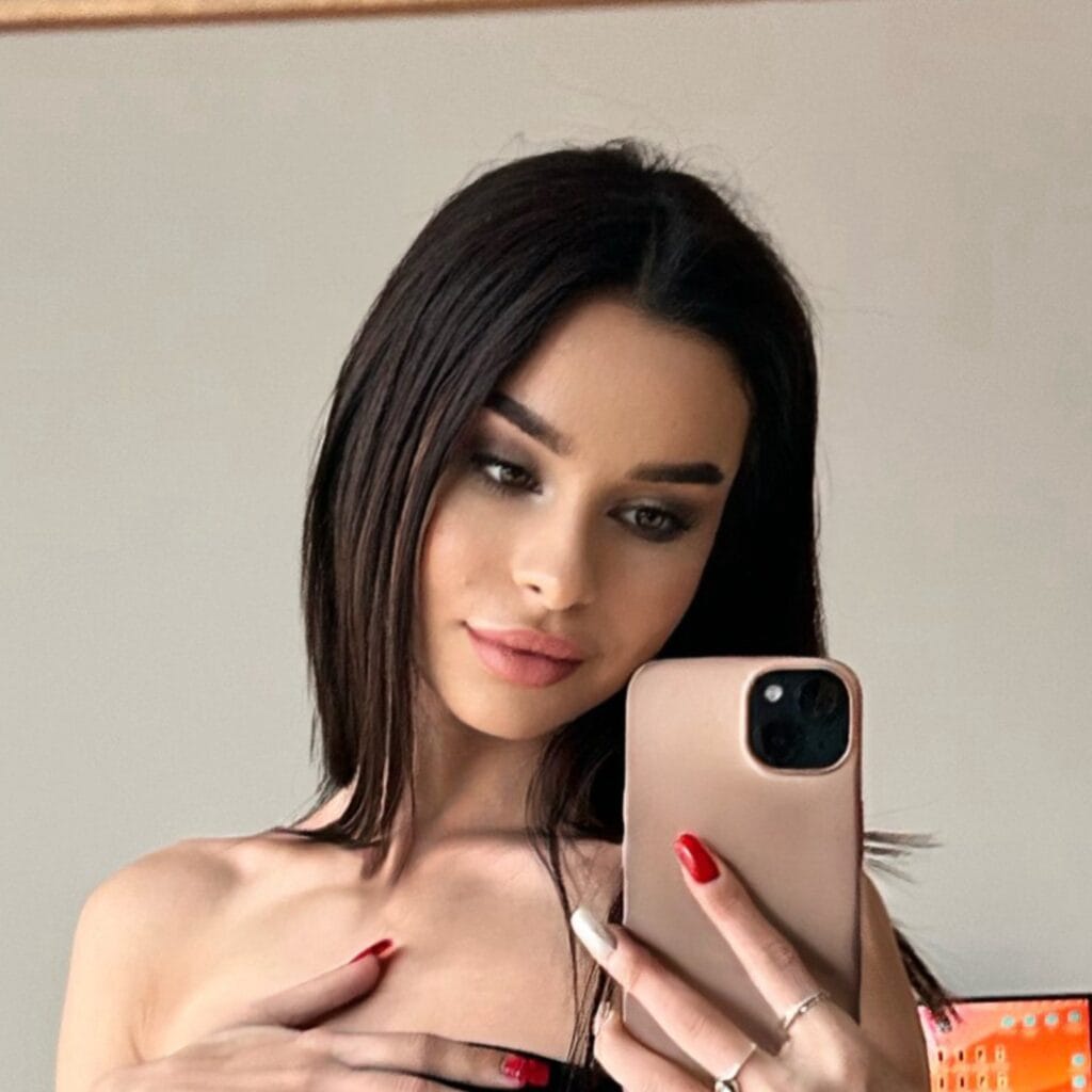 Photo of Caroline , creator on OnlyFans with exclusive content