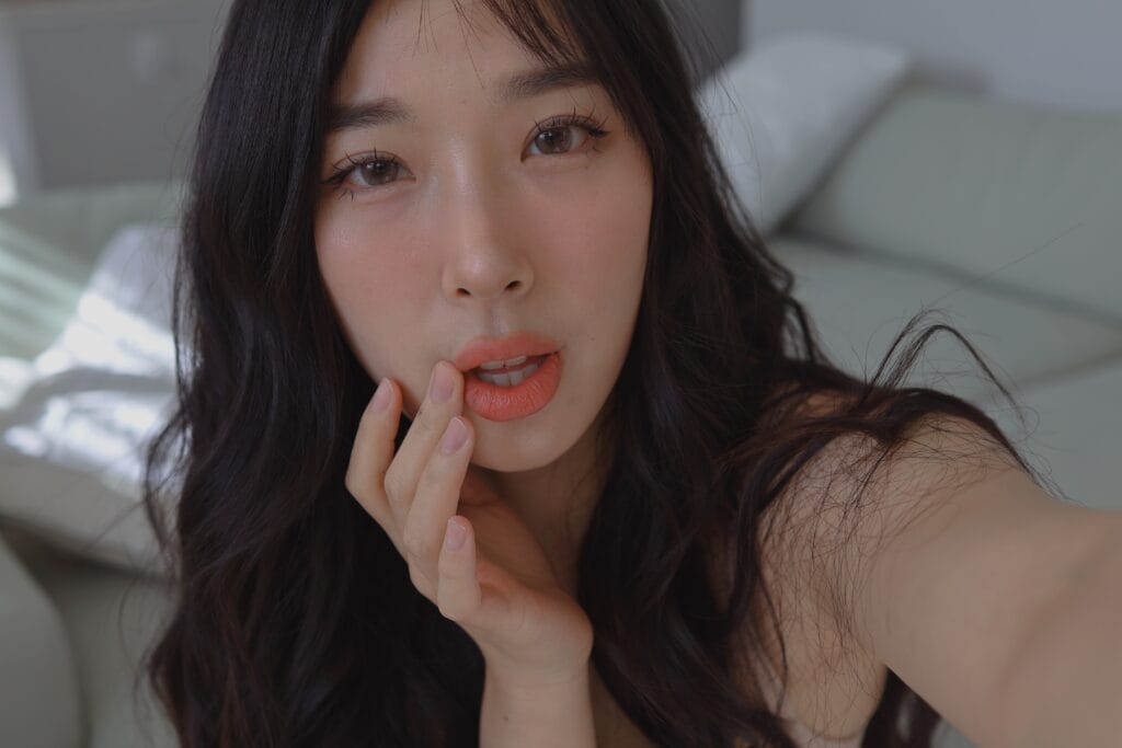 Photo of Elle Lee, creator on OnlyFans with exclusive content