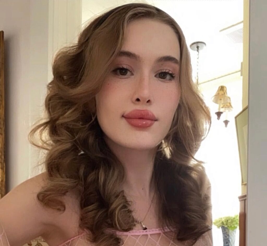 Photo of Rosealine, creator on OnlyFans with exclusive content