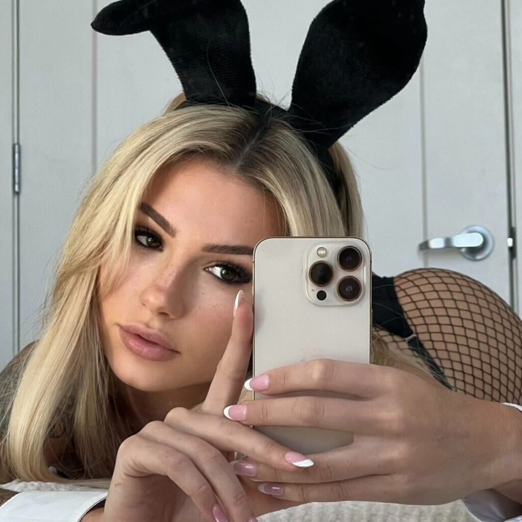 Photo of Julie Ambrose , creator on OnlyFans with exclusive content