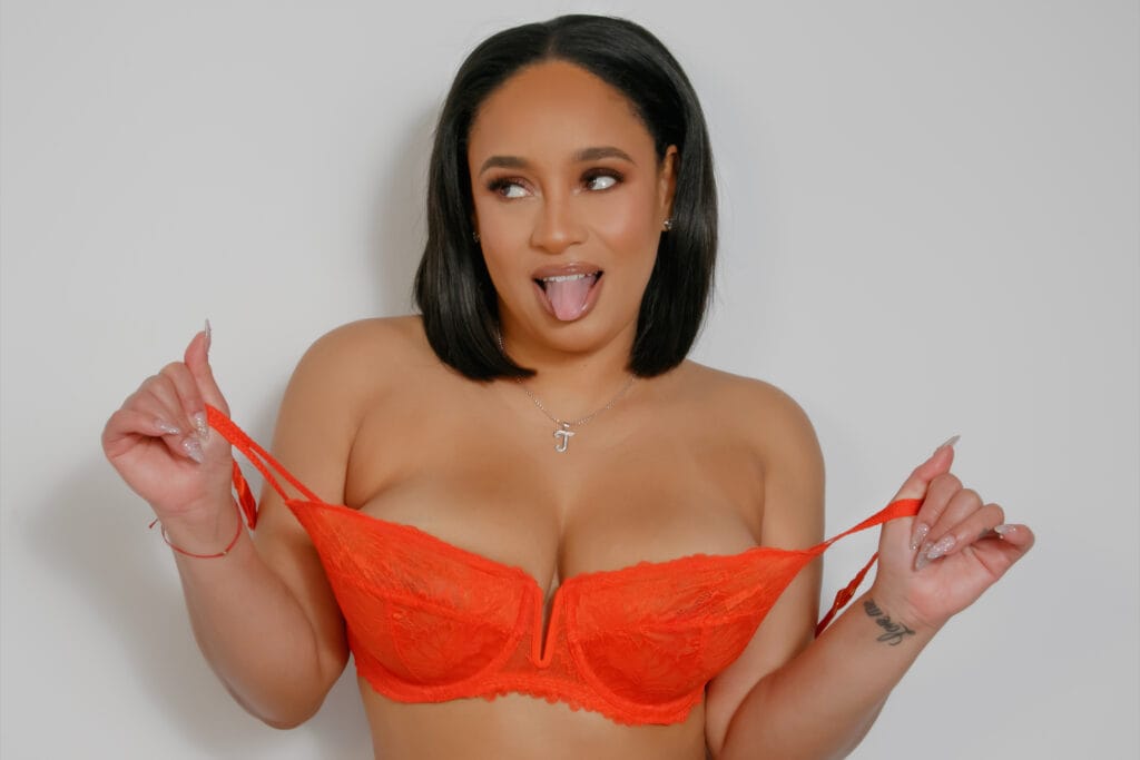 Photo of Tahiry , creator on OnlyFans with exclusive content
