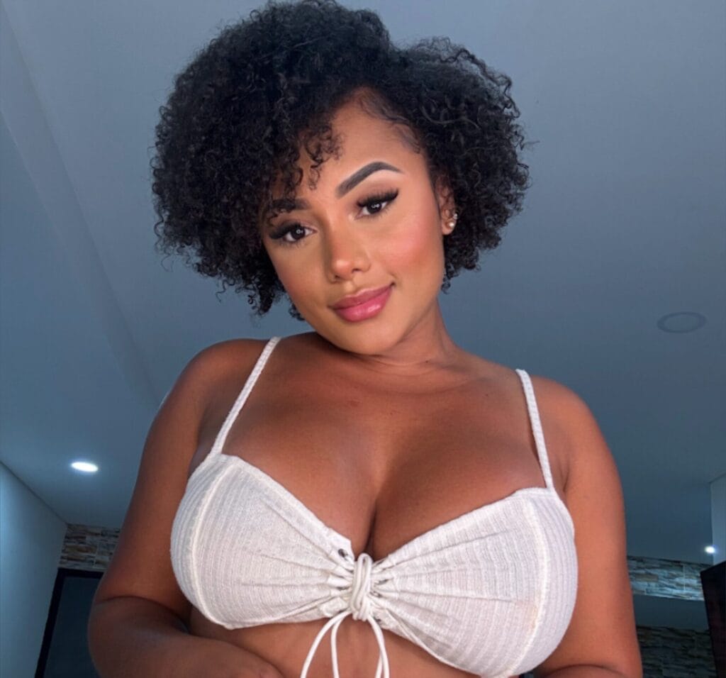 Photo of Kelly Martinez , creator on OnlyFans with exclusive content