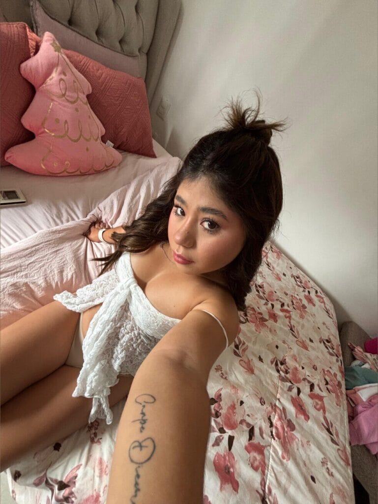 Photo of Yunuen, creator on OnlyFans with exclusive content