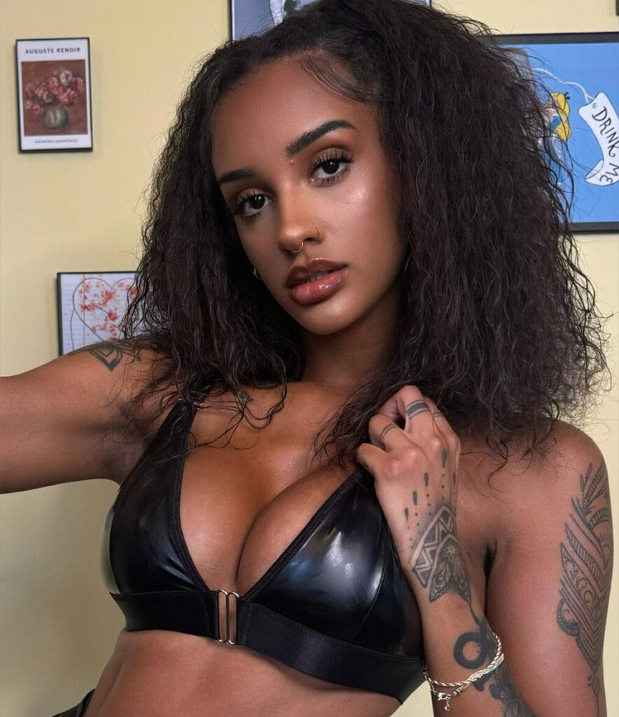 Photo of Zoey Sinn Free, creator on OnlyFans with exclusive content